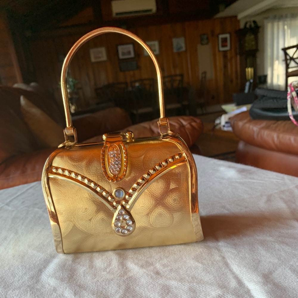 Golden fashion wrist purse.